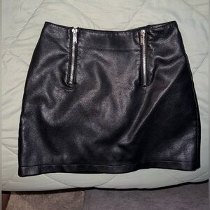 Black leather skirt - size medium
